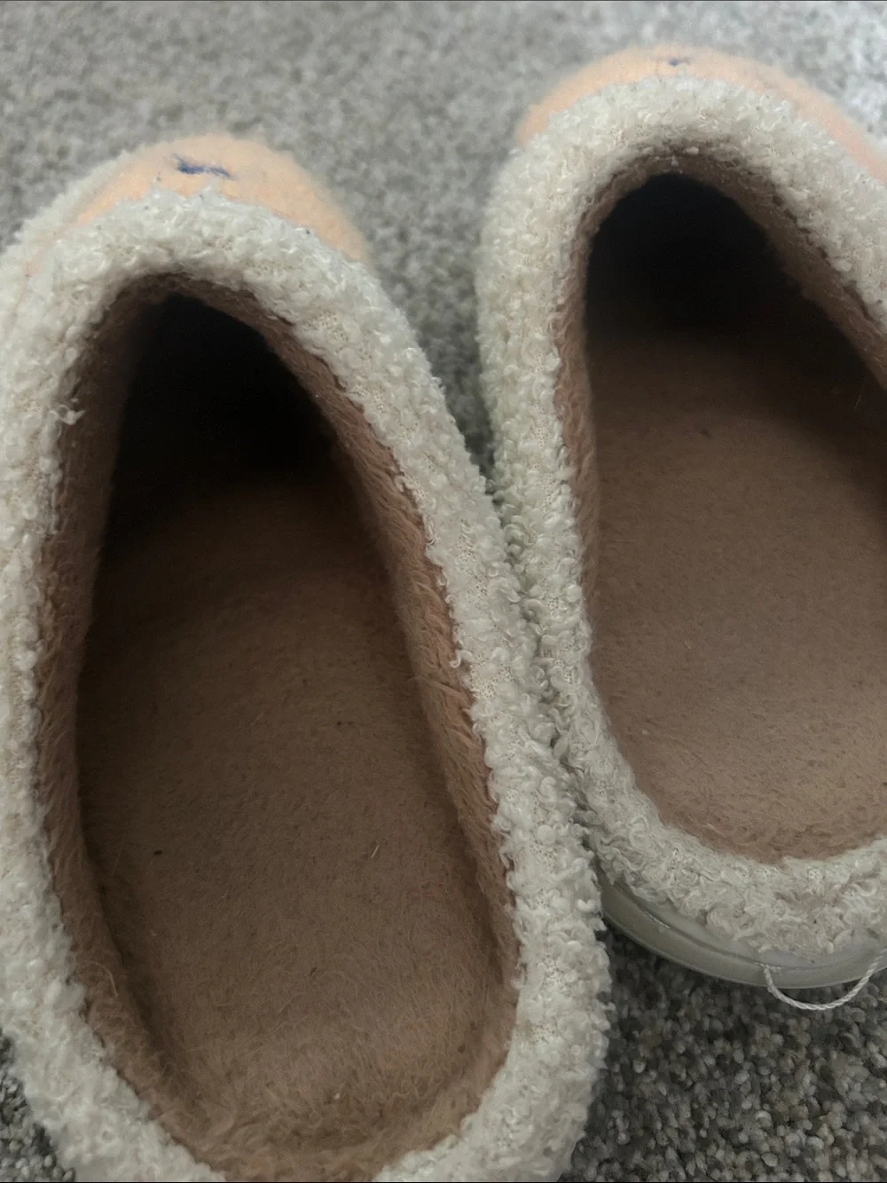 Kids Cream Fleece Footie Slippers with Peach Smiley Patch